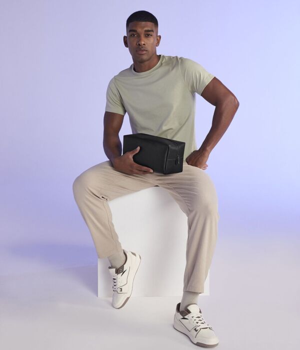 Boutique toiletry/accessory case Thumbnail