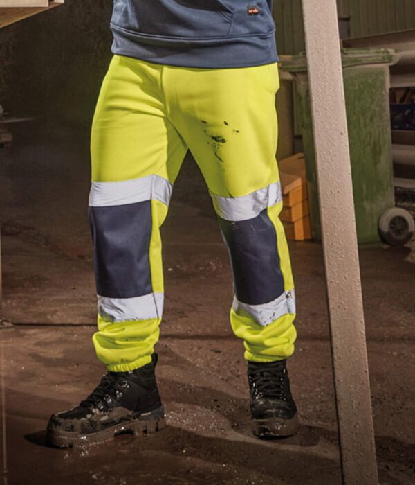High-visibility jogger Thumbnail